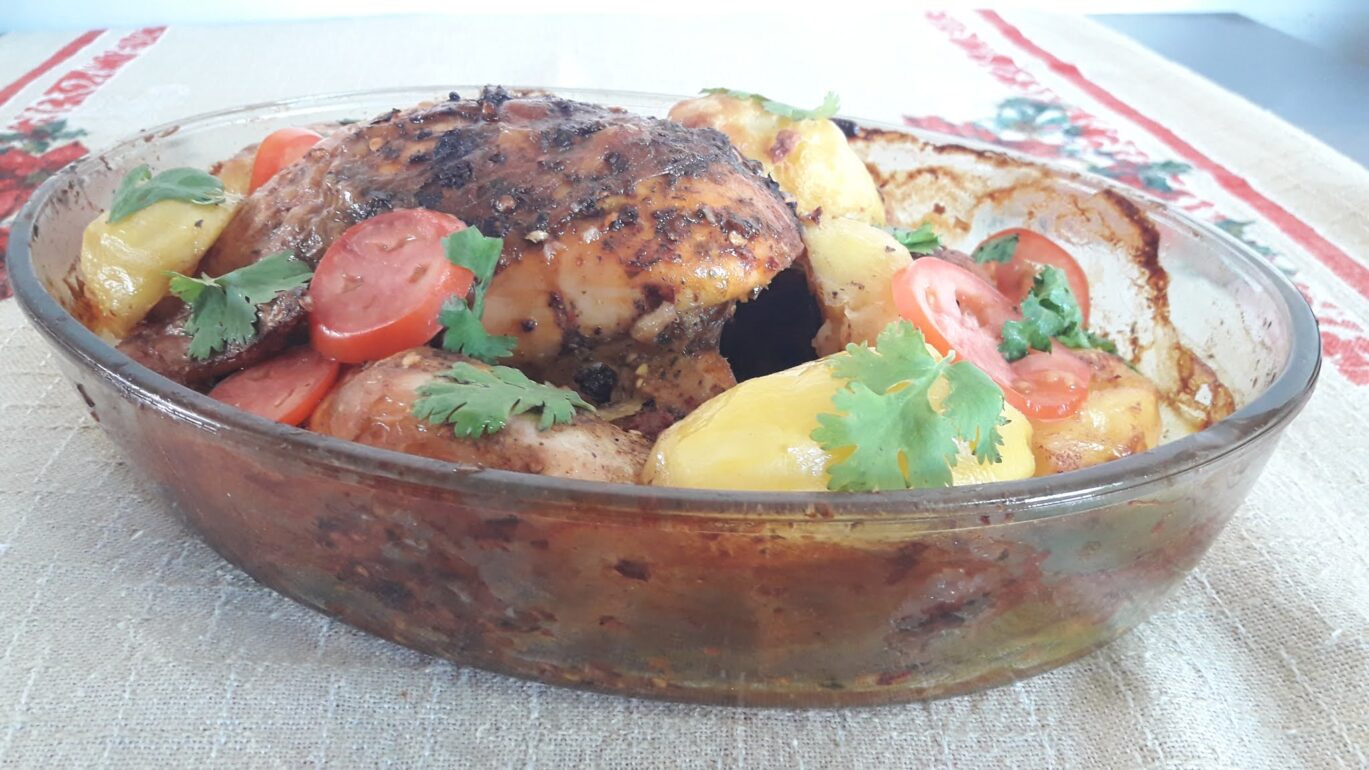 A Melhor Receita de Frango Assado Inteiro com Batatas: Suculento, Dourado e Inesquecível!