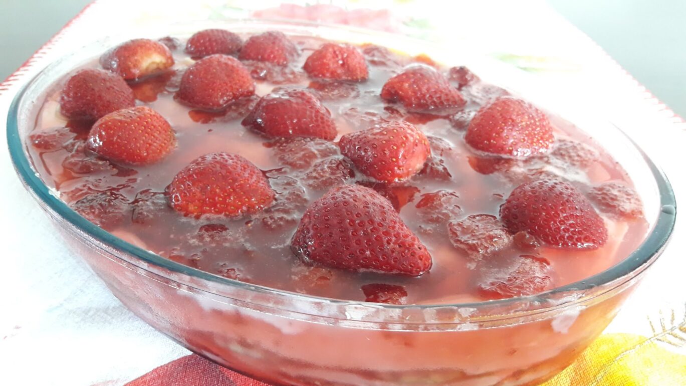 Sobremesa de morango fácil: cremosa, rápida e perfeita para o Natal