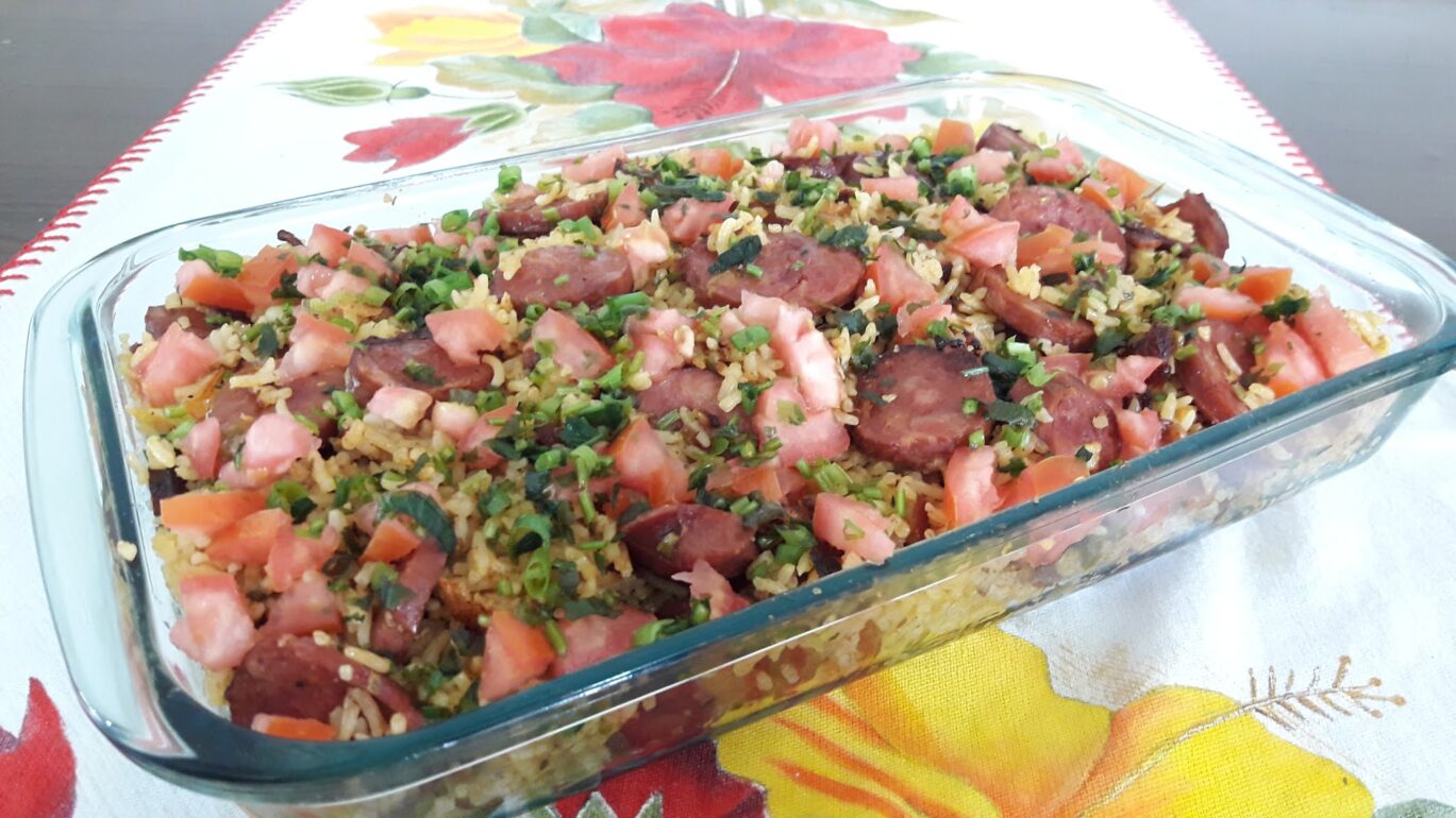 Arroz com Linguiça na Panela de Pressão: A Receita Rápida e Cremosa que Faltava no seu Cardápio!